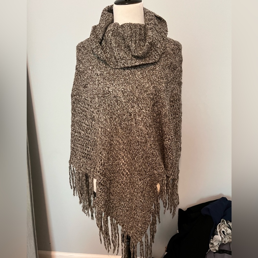 Arden B sweater poncho sz M/L